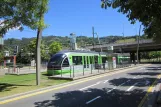 Bilbao sporvognslinje A med lavgulvsledvogn 406 ved Abandoibarra (2012)