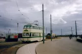 Blackpool sporvognslinje T1 med dobbeltdækker-motorvogn 703 ved Pleasure Beach (2006)