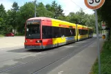 Bremen sporvognslinje 1 med lavgulvsledvogn 3111 ved Kurt-Huber Straße (2013)