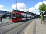Bremen sporvognslinje 2 med lavgulvsledvogn 3076 ved Schloßparkstraße (2019)