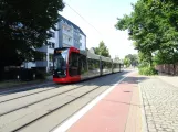 Bremen sporvognslinje 8 med lavgulvsledvogn 3214 på Wachmannstraße (2021)