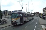 Bruxelles sporvognslinje 82 med ledvogn 7922 ved Triangle / Driehoek (2010)