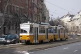 Budapest sporvognslinje 18 med motorvogn 4022 på Bartók Béla út (2013)