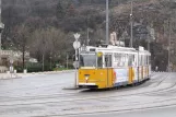 Budapest sporvognslinje 19 med ledvogn 1400 på Lánchíd utca (2013)