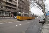 Budapest sporvognslinje 41 med ledvogn 1318 på Bartók Béla út (2013)