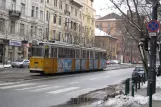 Budapest sporvognslinje 49 med ledvogn 1477 på Bartók Béla út (2013)