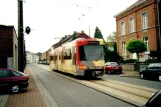 Charleroi sporvognslinje M1 med ledvogn 7421 på Rue Poul Jonson, Anderlues (2002)