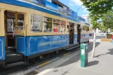 Christchurch Tramway linje med motorvogn 1888 foran Christchurch Cathedral (2023)