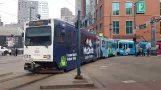 Denver sporvognslinje H med ledvogn 211 på Stout Street (2020)
