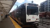 Denver sporvognslinje W med ledvogn 287 ved Union Station (2020)