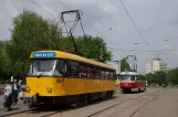 Dnipro sporvognslinje 11 med motorvogn 1425 på Kalinin Avenue (2011)