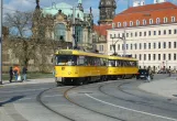 Dresden sporvognslinje 4 med motorvogn 224 201 på Postplatz (2007)