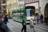 Erfurt sporvognslinje 6 med lavgulvsledvogn 649 på Anger (2012)