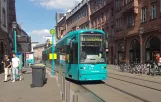 Frankfurt am Main sporvognslinje 11 med lavgulvsledvogn 239 ved Römer/Paulkirche (2020)