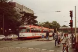 Freiburg im Breisgau sporvognslinje 4 med ledvogn 214 på Bismarckallee (1982)