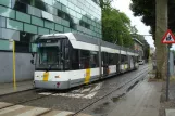 Gent sporvognslinje 4 med lavgulvsledvogn 6331 ved Theresianenstraat Coupure Rechts (2014)