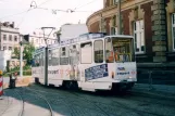 Görlitz sporvognslinje 1 med ledvogn 302 ved Postplatz (2004)