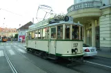 Graz Oldtimer-Straßenbahn med motorvogn 117 på Am Eisernen Tor (2010)