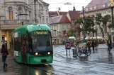 Graz sporvognslinje 1 med lavgulvsledvogn 664 på Jakominiplatz (2008)