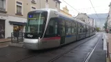 Grenoble sporvognslinje A med lavgulvsledvogn 6043 ved Berriat-Le Magasin (2018)