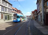 Halberstadt sporvognslinje 2 med lavgulvsledvogn 2 ved Voigtei (2017)
