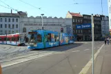 Halle (Saale) sporvognslinje 2 med lavgulvsledvogn 664 ved Am Steintor (2008)