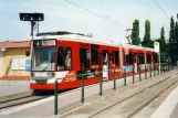 Halle (Saale) sporvognslinje 8 med lavgulvsledvogn 651 ved Trotha (2003)