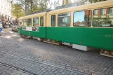 Helsingfors sporvognslinje 10 med ledvogn 70 ved Johanneksenpuisto/Johanneksenkirkko (2011)