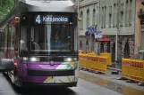 Helsingfors sporvognslinje 4 med lavgulvsledvogn 404 på Aleksanterinkatu (2019)