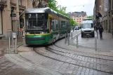 Helsingfors sporvognslinje 7 med lavgulvsledvogn 419 på Mikonkatu/Mikaelsgatan (2019)