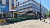 Helsingfors sporvognslinje 9 med lavgulvsledvogn 403 ved Ilmalantori / Ilmalatorget (2024)