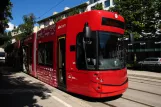 Innsbruck sporvognslinje 1 med lavgulvsledvogn 305 ved Marktplatz (2010)