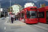 Innsbruck sporvognslinje 3 med lavgulvsledvogn 308 ved Sillpark (2012)