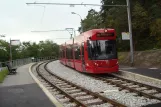 Innsbruck Stubaitalbahn (STB) med lavgulvsledvogn 352 ved Sonneburgerhof/Tirol Panorama (2012)