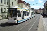 Jena sporvognslinje 1 med lavgulvsledvogn 616 ved Nordschule (2014)