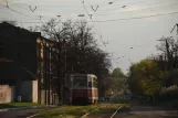 Jenakijeve sporvognslinje 1 med motorvogn 033 på Lermontova Ulitsa (2011)