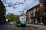 Jenakijeve sporvognslinje 4 med motorvogn 043 på Kalinina Ulitsa (2011)