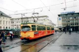 Karlsruhe sporvognslinje 5 med ledvogn 202 på Marktplatz (2007)