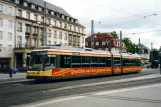 Karlsruhe sporvognslinje 6 med lavgulvsledvogn 236 på Bahnhofplatz (2003)
