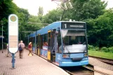 Kassel sporvognslinje 1 med lavgulvsledvogn 453 ved Wilhelmshöhe (Park) (2002)