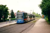 Kassel sporvognslinje 4 med lavgulvsledvogn 610 ved Walther-Schücking-Platz (2002)