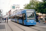 Kassel sporvognslinje 6 med lavgulvsledvogn 632 ved Friedrichsplatz (2003)