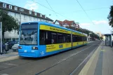 Kassel sporvognslinje 7 med lavgulvsledvogn 609 ved Lutherplatz (2010)
