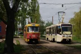 Kharkiv sporvognslinje 20 med motorvogn 410 ved Piwdennyj wokzał (2011)