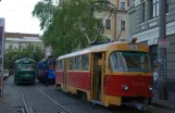 Kiev sporvognslinje 18 med motorvogn 5728 ved Kontraktowa płoszcza (2011)