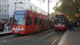 Köln sporvognslinje 1 med lavgulvsledvogn 4044 ved Neumarkt (2018)