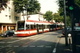 Köln sporvognslinje 7 med lavgulvsledvogn 4109 nær Raiffeisenstraße (2002)