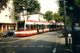 Köln sporvognslinje 7 med lavgulvsledvogn 4109 på Siegburger Straße (2002)