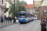 Kraków sporvognslinje 1 med ledvogn 104 på Plac Wszystkich Świętych (2011)