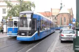 Kraków sporvognslinje 18 med ledvogn 183 på Plac Wszystkich Świętych (2011)